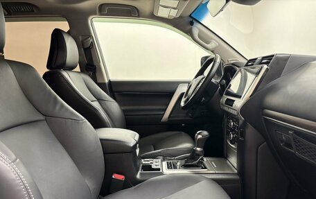 Toyota Land Cruiser Prado 150 рестайлинг 2, 2021 год, 6 899 000 рублей, 12 фотография