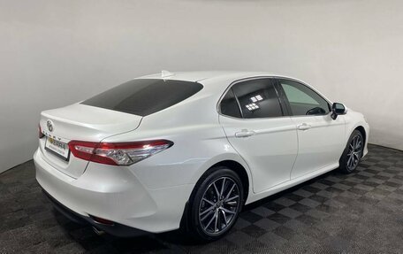 Toyota Camry, 2022 год, 3 590 000 рублей, 5 фотография