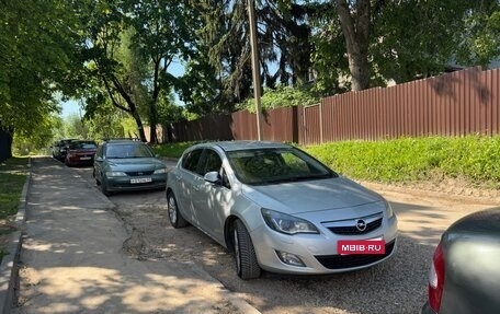 Opel Astra J, 2010 год, 680 000 рублей, 1 фотография