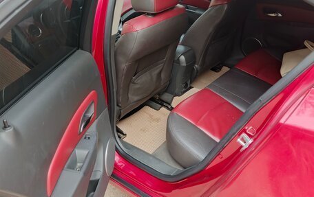 Chevrolet Cruze II, 2010 год, 700 000 рублей, 6 фотография