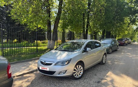 Opel Astra J, 2010 год, 680 000 рублей, 3 фотография