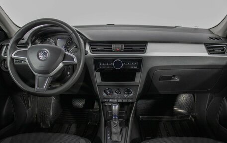 Skoda Rapid I, 2015 год, 950 000 рублей, 13 фотография