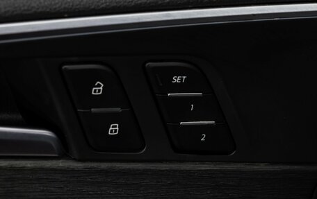 Audi A4, 2017 год, 1 999 000 рублей, 24 фотография