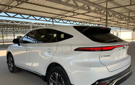 Toyota Venza, 2022 год, 2 600 000 рублей, 4 фотография