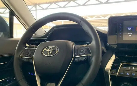 Toyota Venza, 2022 год, 2 600 000 рублей, 13 фотография