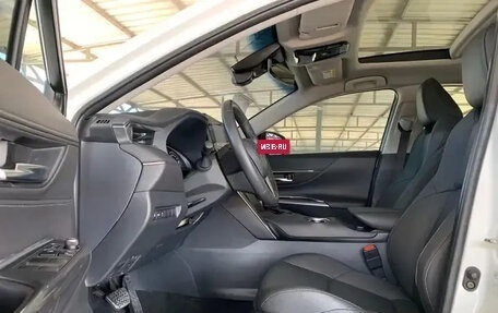 Toyota Venza, 2022 год, 2 600 000 рублей, 12 фотография