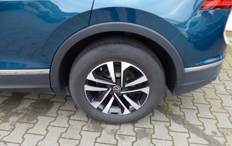 Volkswagen Tiguan II, 2021 год, 2 730 000 рублей, 8 фотография