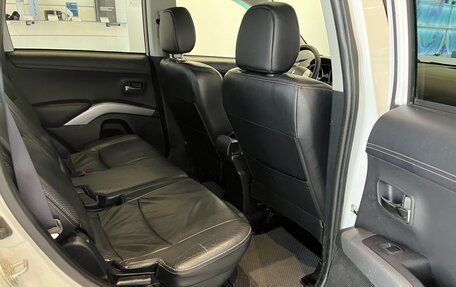 Mitsubishi Outlander III рестайлинг 3, 2011 год, 1 390 000 рублей, 18 фотография