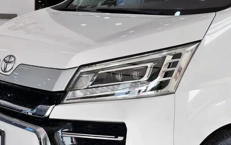 Toyota HiAce H300, 2022 год, 9 450 000 рублей, 4 фотография