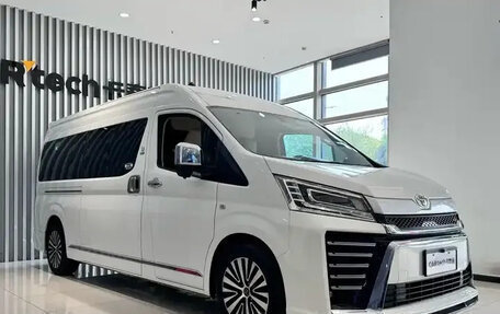 Toyota HiAce H300, 2022 год, 9 450 000 рублей, 2 фотография