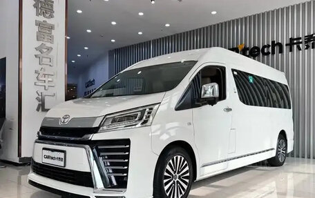 Toyota HiAce H300, 2022 год, 9 450 000 рублей, 18 фотография