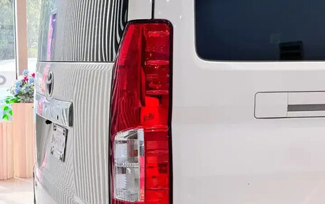 Toyota HiAce H300, 2022 год, 9 450 000 рублей, 17 фотография