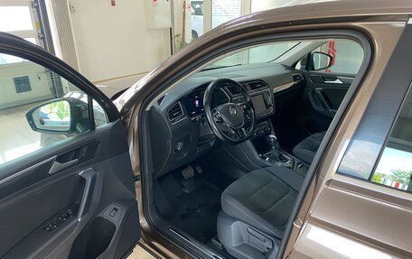 Volkswagen Tiguan II, 2017 год, 2 099 999 рублей, 10 фотография