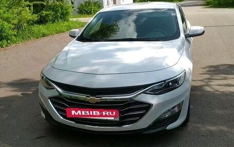 Chevrolet Malibu IX, 2019 год, 2 300 000 рублей, 2 фотография