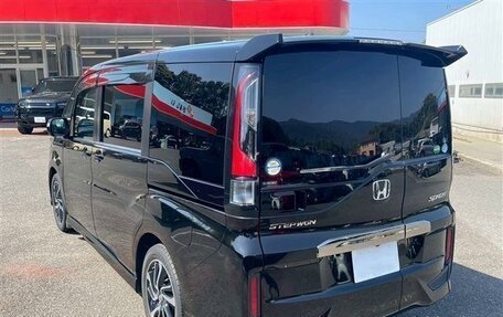 Honda Stepwgn IV, 2022 год, 1 850 000 рублей, 6 фотография