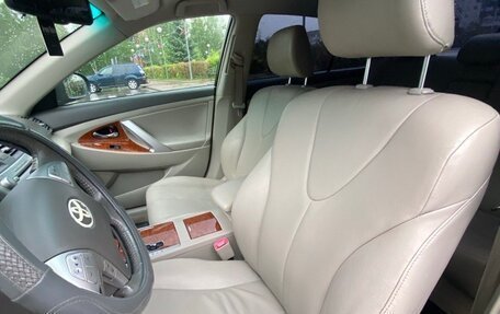 Toyota Camry, 2011 год, 1 670 000 рублей, 2 фотография