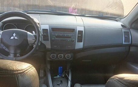Mitsubishi Outlander III рестайлинг 3, 2011 год, 850 000 рублей, 5 фотография