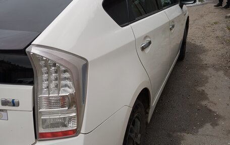Toyota Prius, 2011 год, 660 000 рублей, 2 фотография