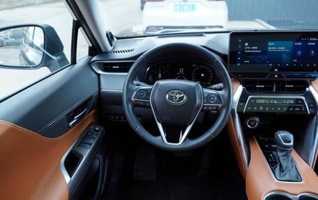 Toyota Venza, 2022 год, 3 800 000 рублей, 6 фотография