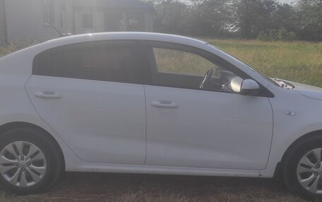 KIA Rio IV, 2018 год, 1 020 000 рублей, 2 фотография