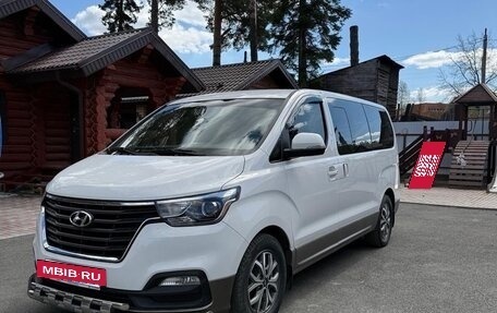 Hyundai H-1 II рестайлинг, 2019 год, 3 650 000 рублей, 2 фотография