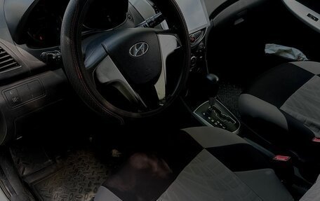Hyundai Solaris II рестайлинг, 2013 год, 650 000 рублей, 6 фотография