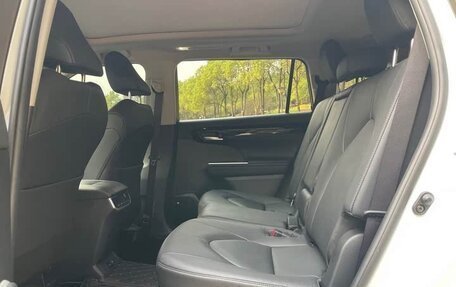 Toyota Highlander, 2022 год, 3 200 000 рублей, 9 фотография