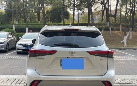 Toyota Highlander, 2022 год, 3 200 000 рублей, 6 фотография