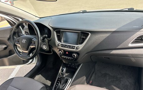 Hyundai Solaris II рестайлинг, 2018 год, 1 385 000 рублей, 25 фотография