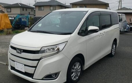 Toyota Noah III, 2021 год, 2 230 000 рублей, 2 фотография