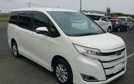 Toyota Noah III, 2021 год, 2 230 000 рублей, 4 фотография