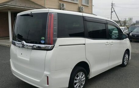 Toyota Noah III, 2021 год, 2 230 000 рублей, 6 фотография