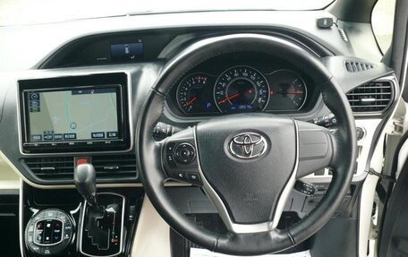 Toyota Noah III, 2021 год, 2 230 000 рублей, 10 фотография
