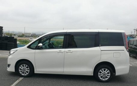 Toyota Noah III, 2021 год, 2 230 000 рублей, 9 фотография