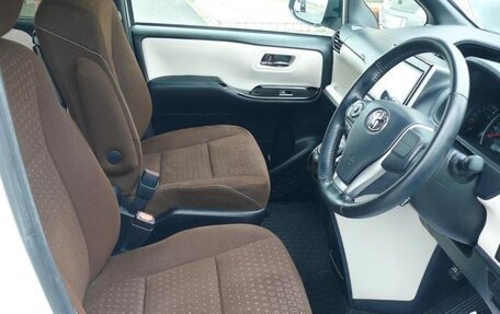 Toyota Noah III, 2021 год, 2 230 000 рублей, 18 фотография