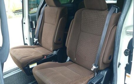 Toyota Noah III, 2021 год, 2 230 000 рублей, 21 фотография