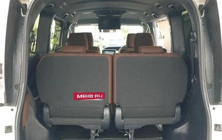 Toyota Noah III, 2021 год, 2 230 000 рублей, 26 фотография