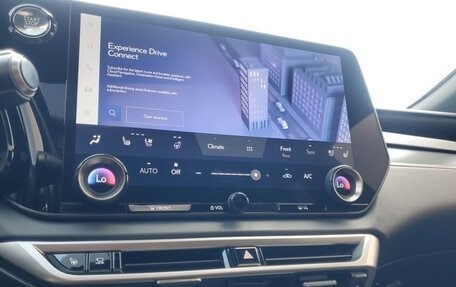 Lexus RX IV рестайлинг, 2022 год, 6 750 000 рублей, 14 фотография