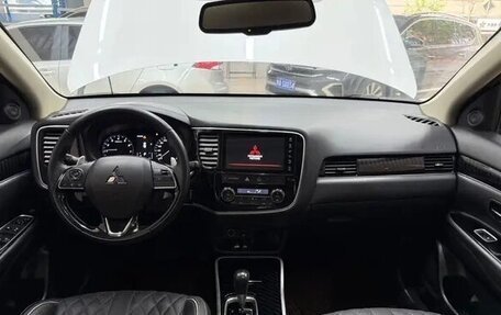 Mitsubishi Outlander III рестайлинг 3, 2022 год, 2 343 810 рублей, 10 фотография