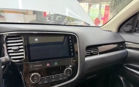 Mitsubishi Outlander III рестайлинг 3, 2022 год, 2 343 810 рублей, 13 фотография