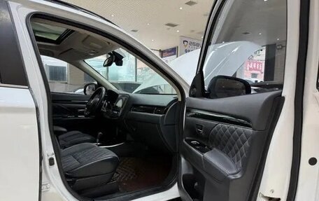 Mitsubishi Outlander III рестайлинг 3, 2022 год, 2 343 810 рублей, 15 фотография