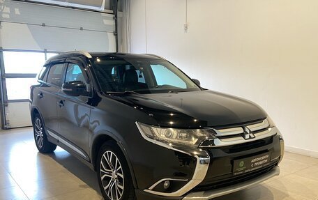 Mitsubishi Outlander III рестайлинг 3, 2015 год, 1 850 000 рублей, 2 фотография