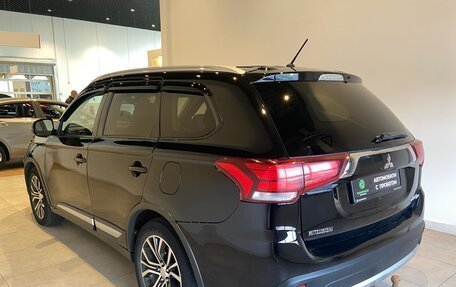 Mitsubishi Outlander III рестайлинг 3, 2015 год, 1 850 000 рублей, 5 фотография