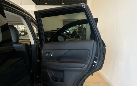 Mitsubishi Outlander III рестайлинг 3, 2015 год, 1 850 000 рублей, 10 фотография