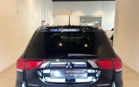 Mitsubishi Outlander III рестайлинг 3, 2015 год, 1 850 000 рублей, 6 фотография