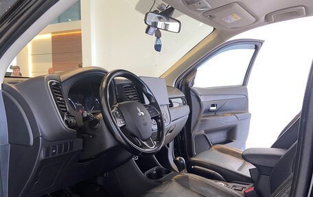Mitsubishi Outlander III рестайлинг 3, 2015 год, 1 850 000 рублей, 16 фотография