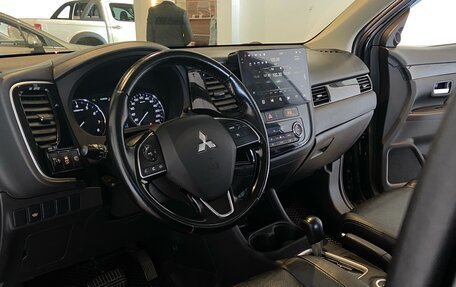 Mitsubishi Outlander III рестайлинг 3, 2015 год, 1 850 000 рублей, 18 фотография