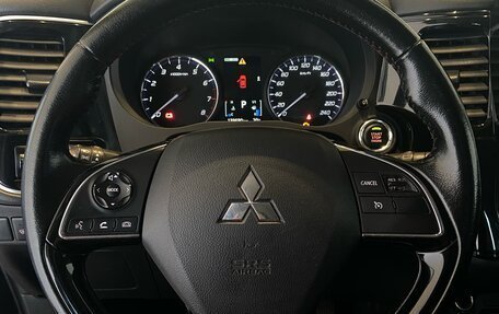 Mitsubishi Outlander III рестайлинг 3, 2015 год, 1 850 000 рублей, 23 фотография