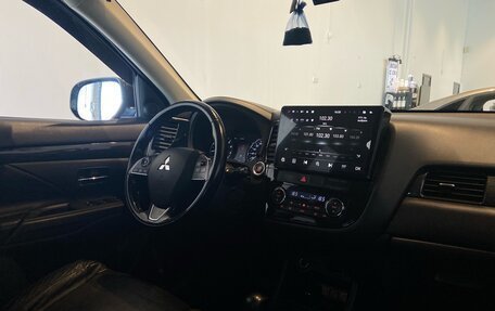 Mitsubishi Outlander III рестайлинг 3, 2015 год, 1 850 000 рублей, 30 фотография
