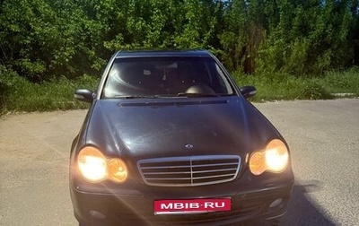 Mercedes-Benz C-Класс, 2004 год, 600 000 рублей, 1 фотография